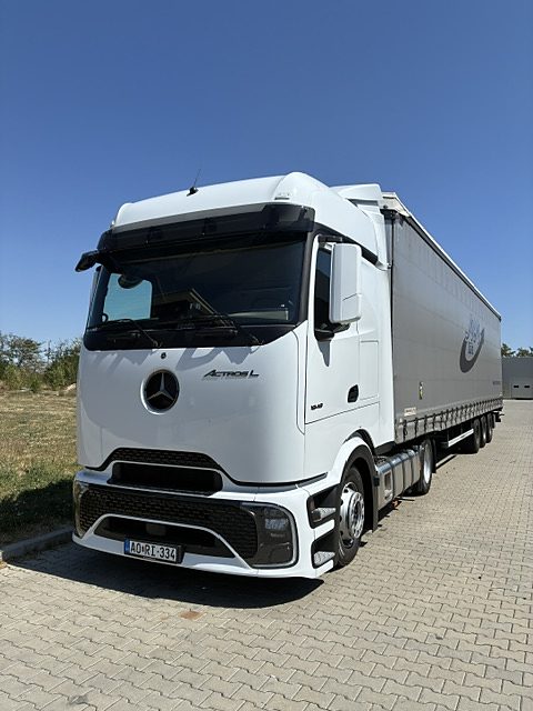 Mercedes-Benz Actros L vontató szemből